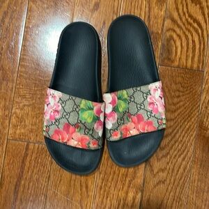 Gucci Pursuit Pool Slides